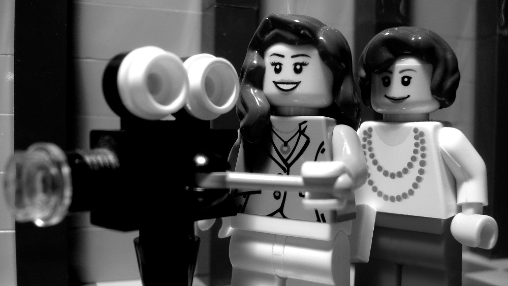 Alex Eylar, https://www.flickr.com/search/?q=lego%20alex%20eylar